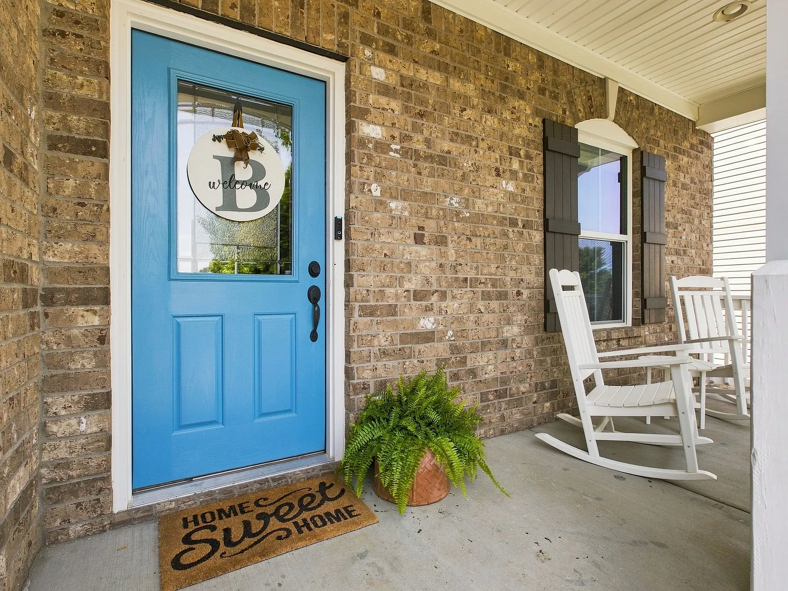 4 bed, 2.5 bath, 2476 sqft, $3,500 — Photo 2