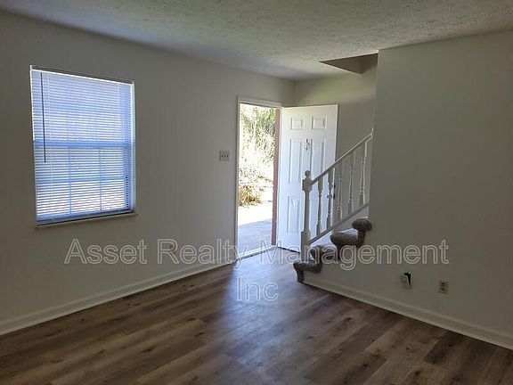2nd image of 1009 Summer Wood Rd #A