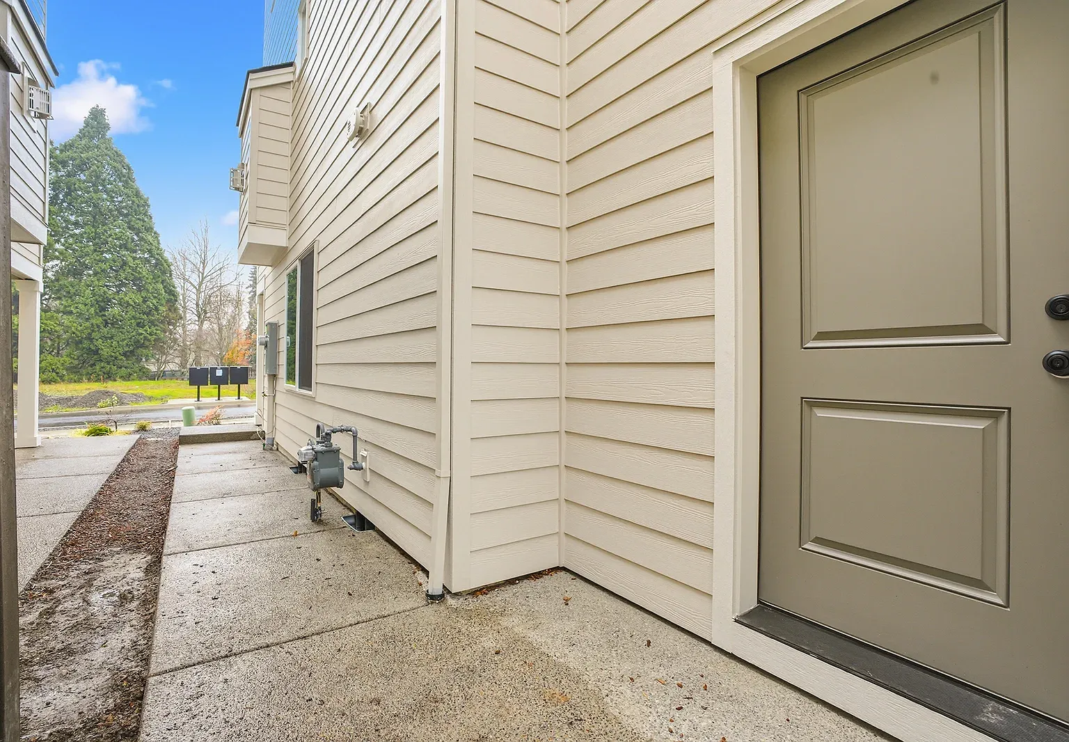 Studio, 577 sqft, $1,400 — Photo 1