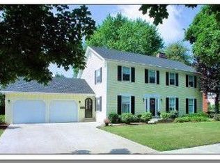 271 Carriage Hill Dr, Aurora, IL