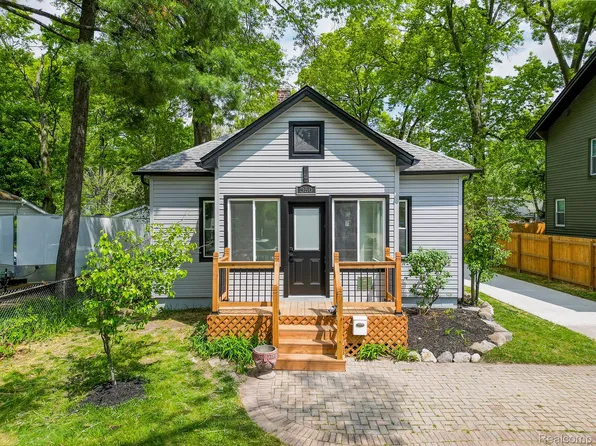 350 W Hazelhurst St, Ferndale, MI 48220