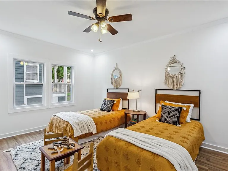 698 Garibaldi St SW — Photo 16