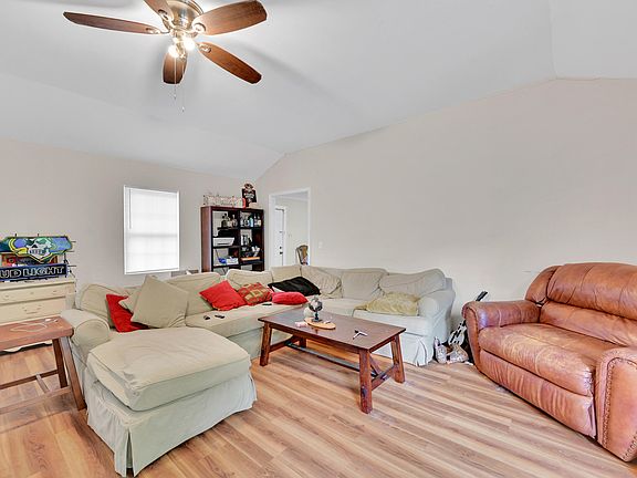 2nd image of 404 S Ash St