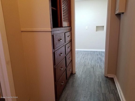3rd image of 6075 Alexander Ln