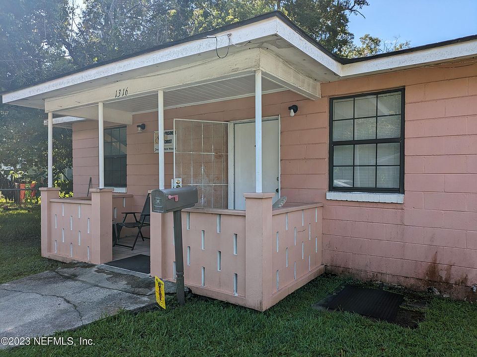 1st image of 1316 STEELE Street