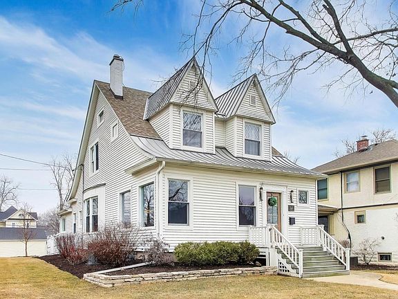 3rd image of 520 S Wheaton Ave
