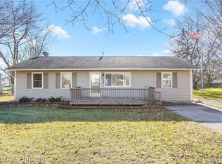 904 Shady Ln, Tecumseh, MI