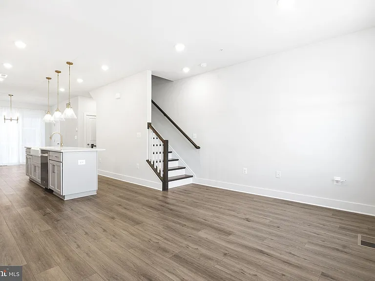 116 Crown St — Photo 12