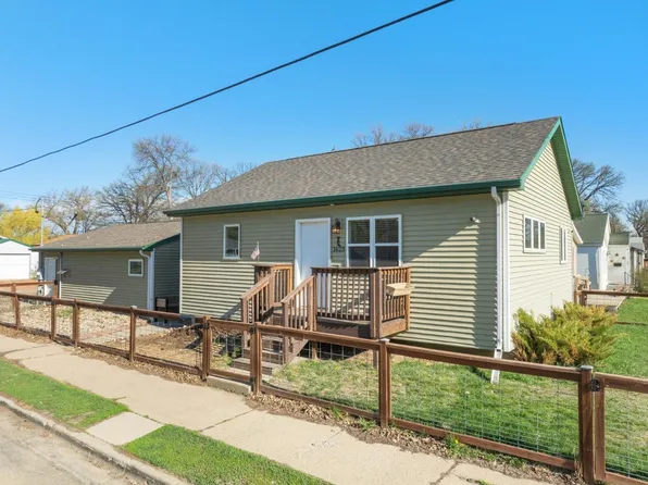 1623 3rd Ave SE, Minot, ND 58701