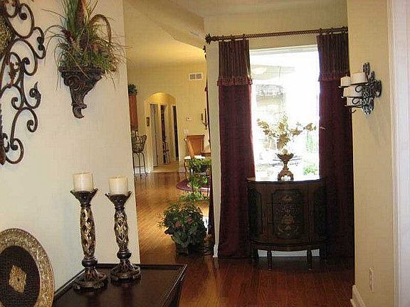 3rd image of 227 Winthrope Dr