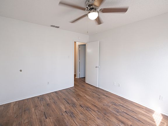 2nd image of 1914 Dorothy Ln