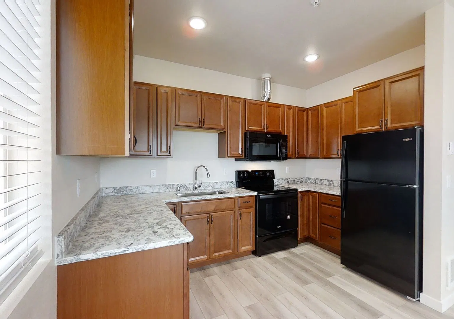 7427 S D St — Photo 2