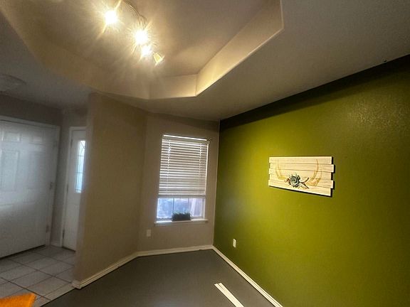 3rd image of 1009 W Mesa Verde Dr