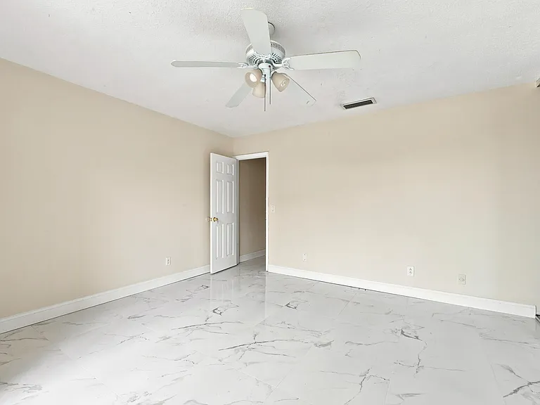 5120 Elmhurst Rd #A — Photo 31
