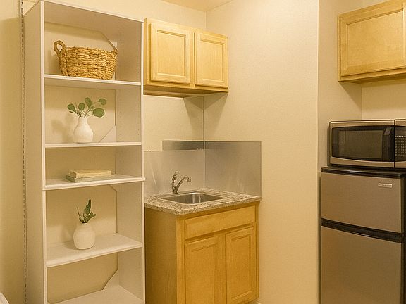 4th image of 3642 Woodland Park Ave N Unit 108