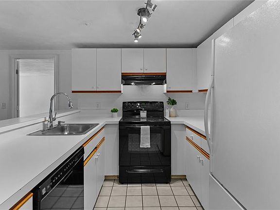 4th image of 200 Woodlawn Ave APT 117