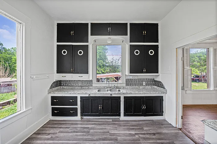 Building Photo - 433 E Davilla St