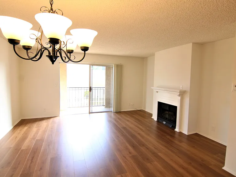 13552 Burbank Blvd #3 — Photo 3