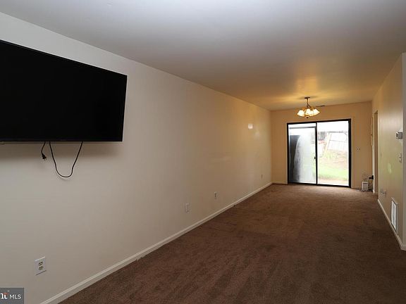 5th image of 655 Highview Ct
