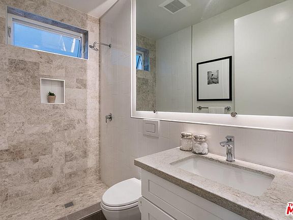 3rd image of 1041 N Spaulding Ave #201B