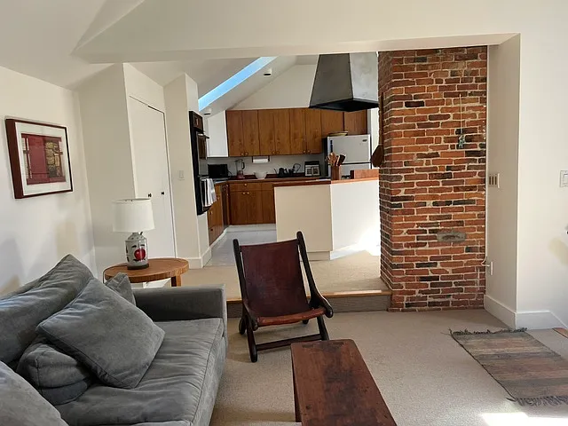 2 bed, 1.5 bath, 2000 sqft, $3,800 — Photo 1