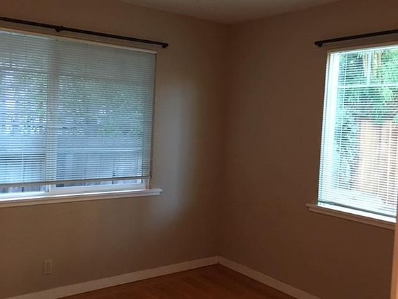 5th image of 325 Waverley St