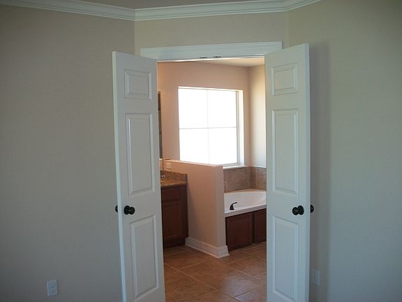 3rd image of 336 Avondale Ln