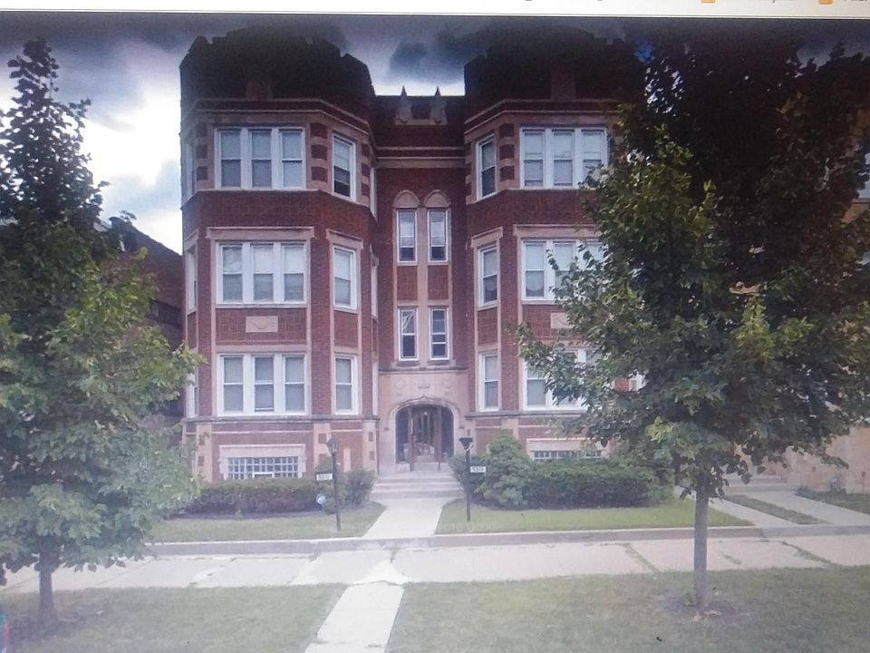 Exterior 6 Unit Building