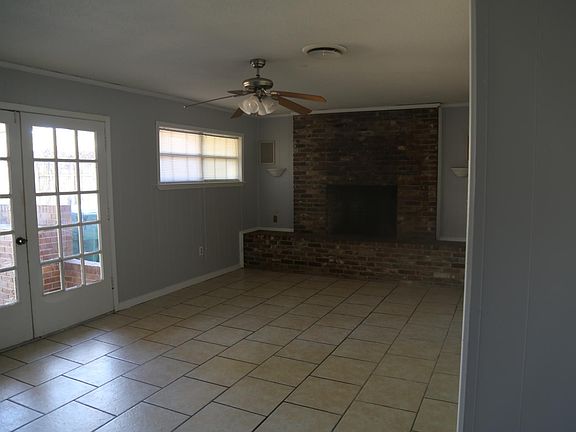 4th image of 15316 Parkwood Dr N