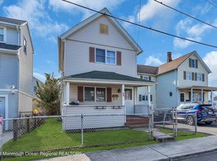 69 4th St, Highlands, NJ 07732