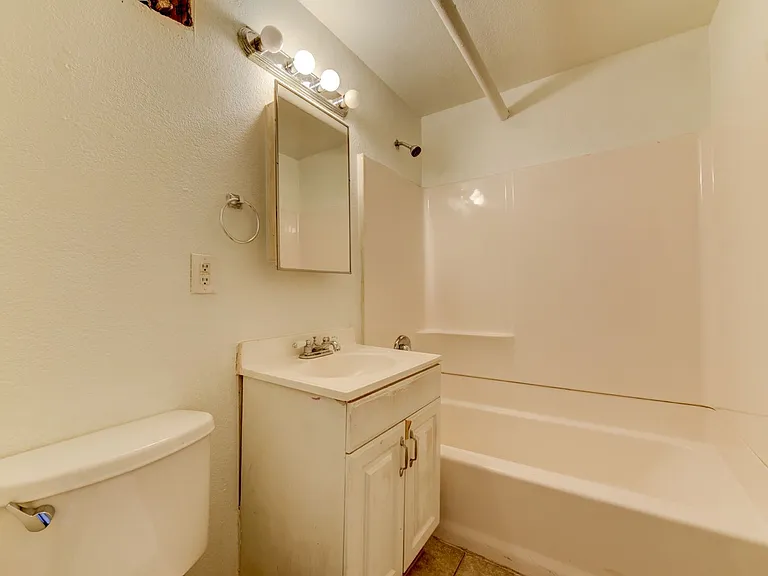 1869 W Mosier Pl — Photo 4