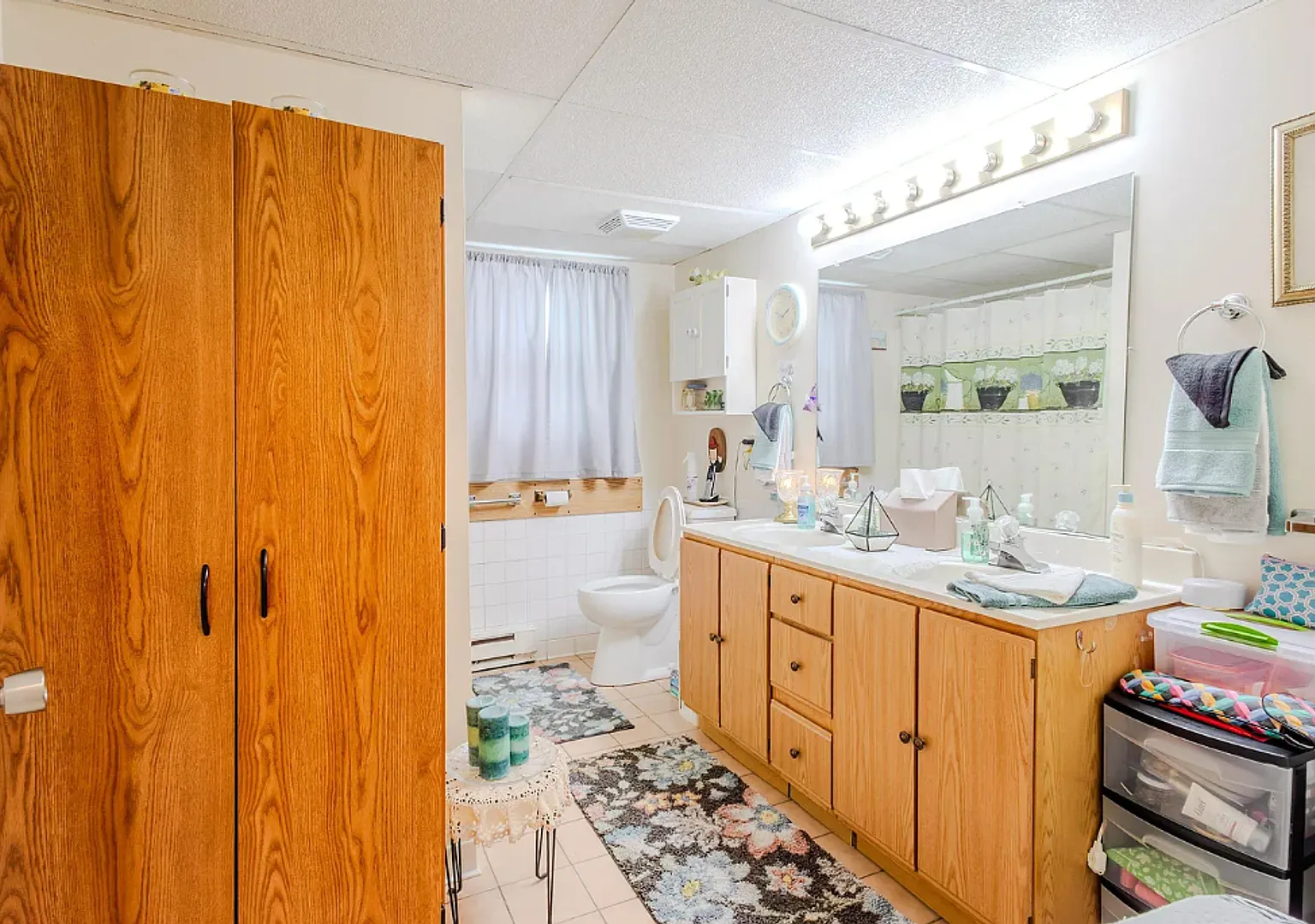 Large 3 Bedroom Apartment - Available September — Photo 4
