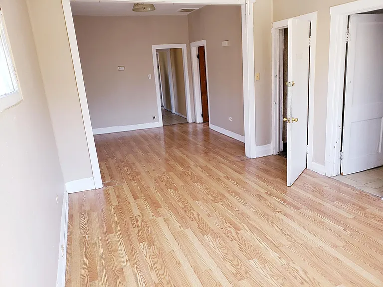4133 S Albany Ave — Photo 7