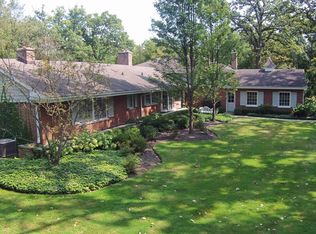 860 E Illinois Rd, Lake Forest, IL 60045