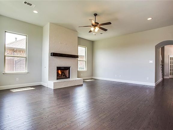 3rd image of 208 Blue Stem Ln