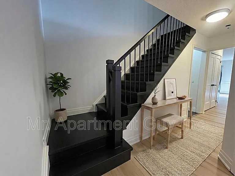 6687 Bansbridge Cres — Photo 4