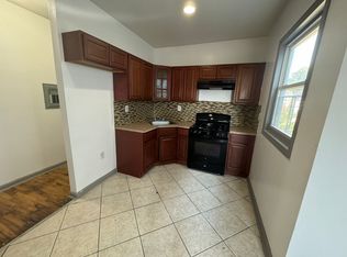 784 S 19th St #2B, Newark, NJ 07103