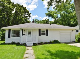 906 Vienna Blvd, Dekalb, IL 60115