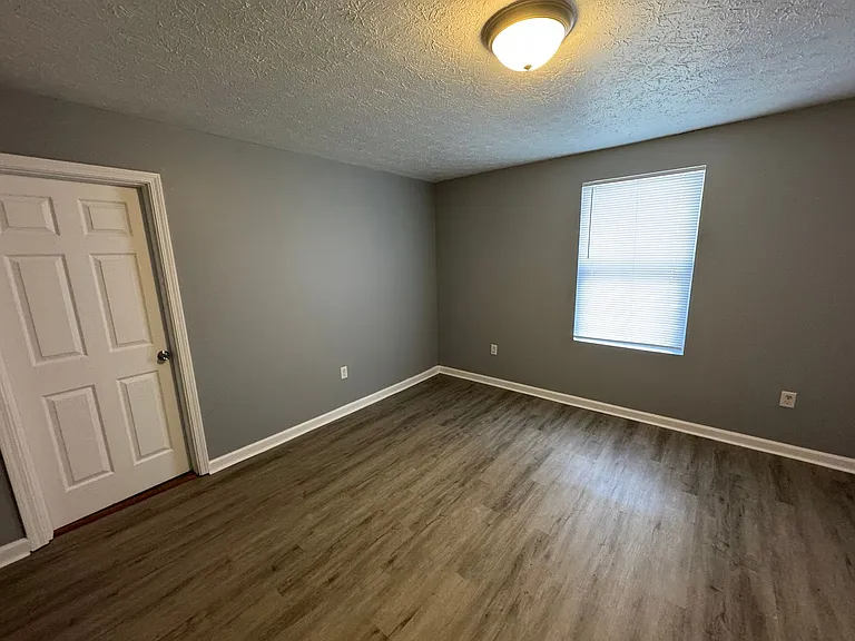 1122 S Sheffield Ave — Photo 15