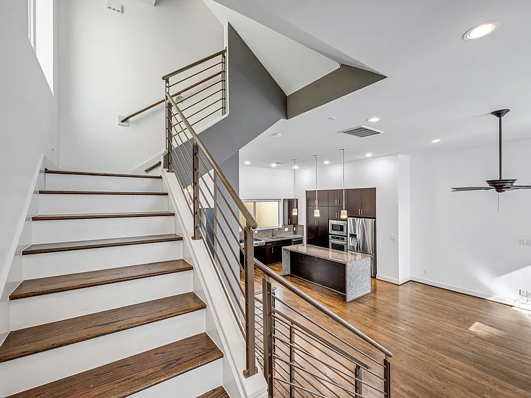 802 W Drew St — Photo 16