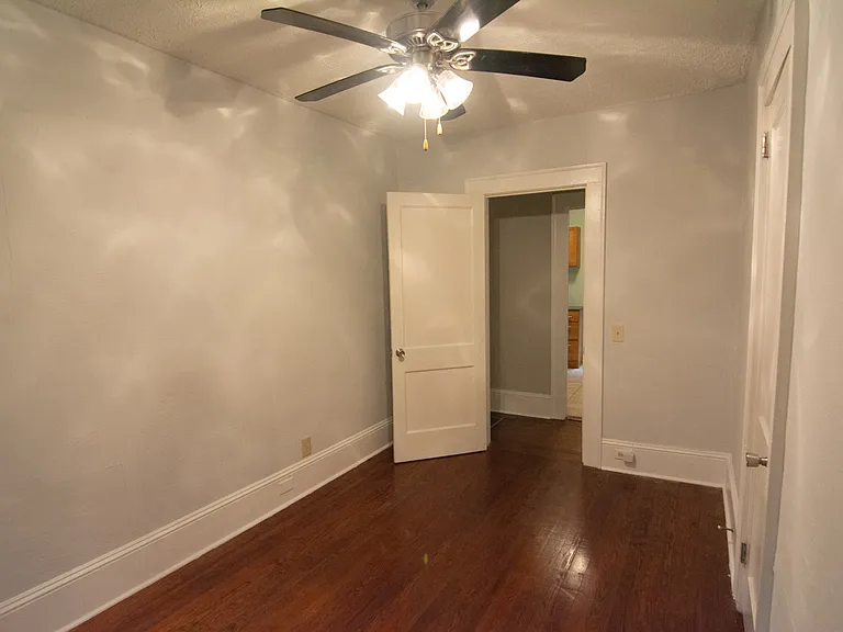 middle bedroom