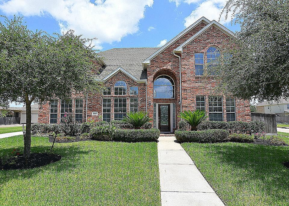 This gorgeous 2-story home on a CORNER lot has great curb appeal and is MOVE-IN READY!