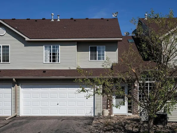 2445 Oakridge Cir, Hudson, WI 54016