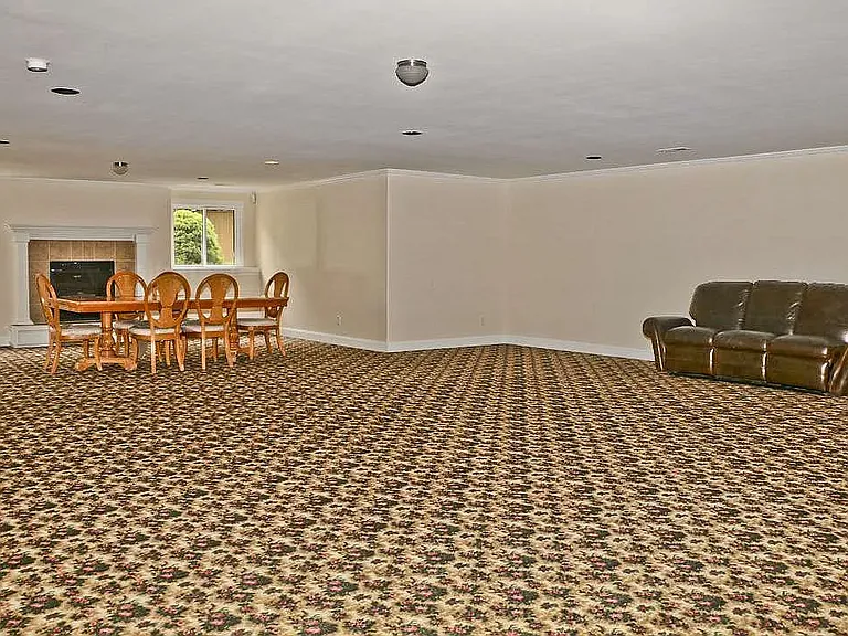 Living room (basement)