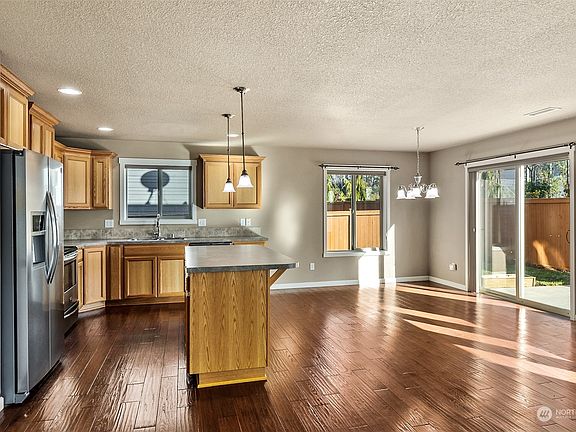 5th image of 3608 Bacall St NE