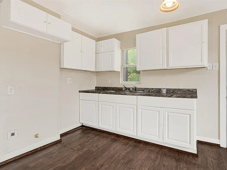 7526 Bywood St — Photo 8