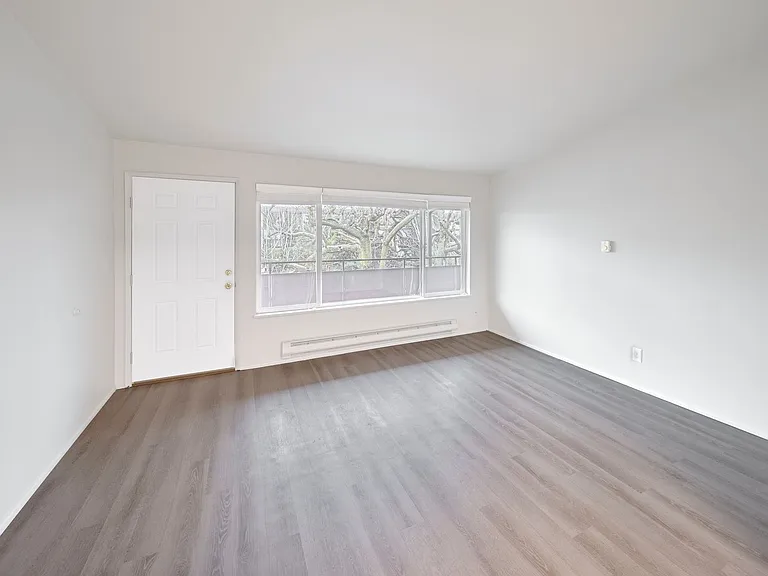 Gladstone Apartments — Photo 4