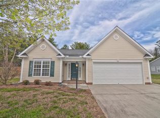 4620 River Gate Dr, Clemmons, NC 27012