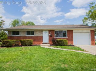 31000 Fall, Fraser, MI 48026