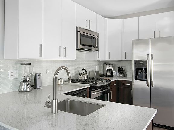 5th image of 765 W Adams Chicago Illinois #60661-ID1072196P